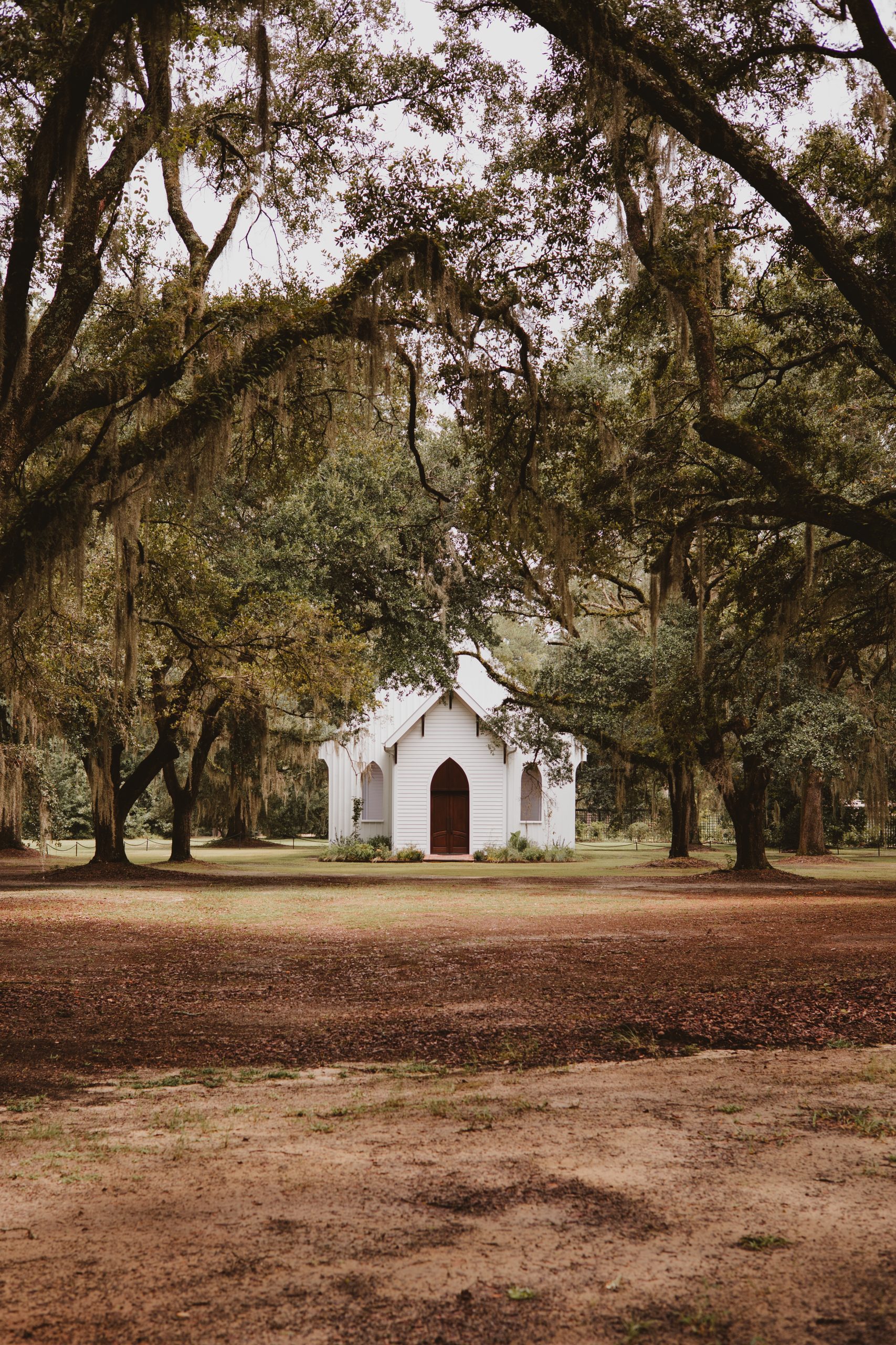 Charleston wedding photographer captures stunning wedding venue at Eden at Gracefield.