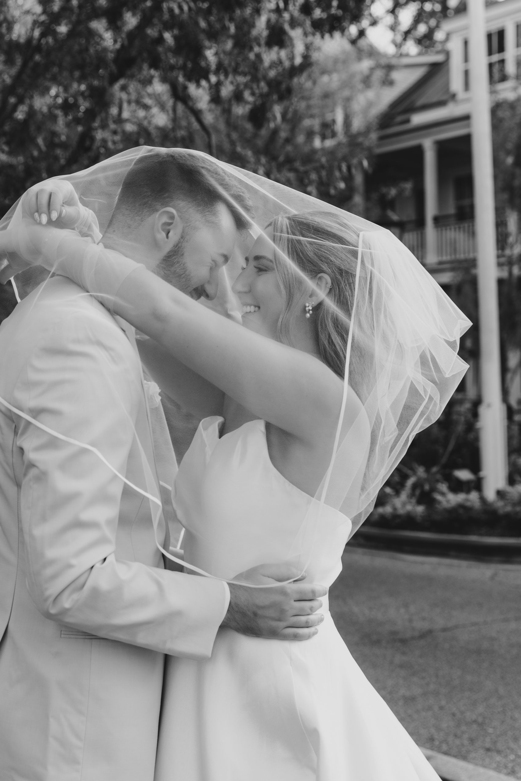 Charleston wedding photographer captures bride and groom in black and white