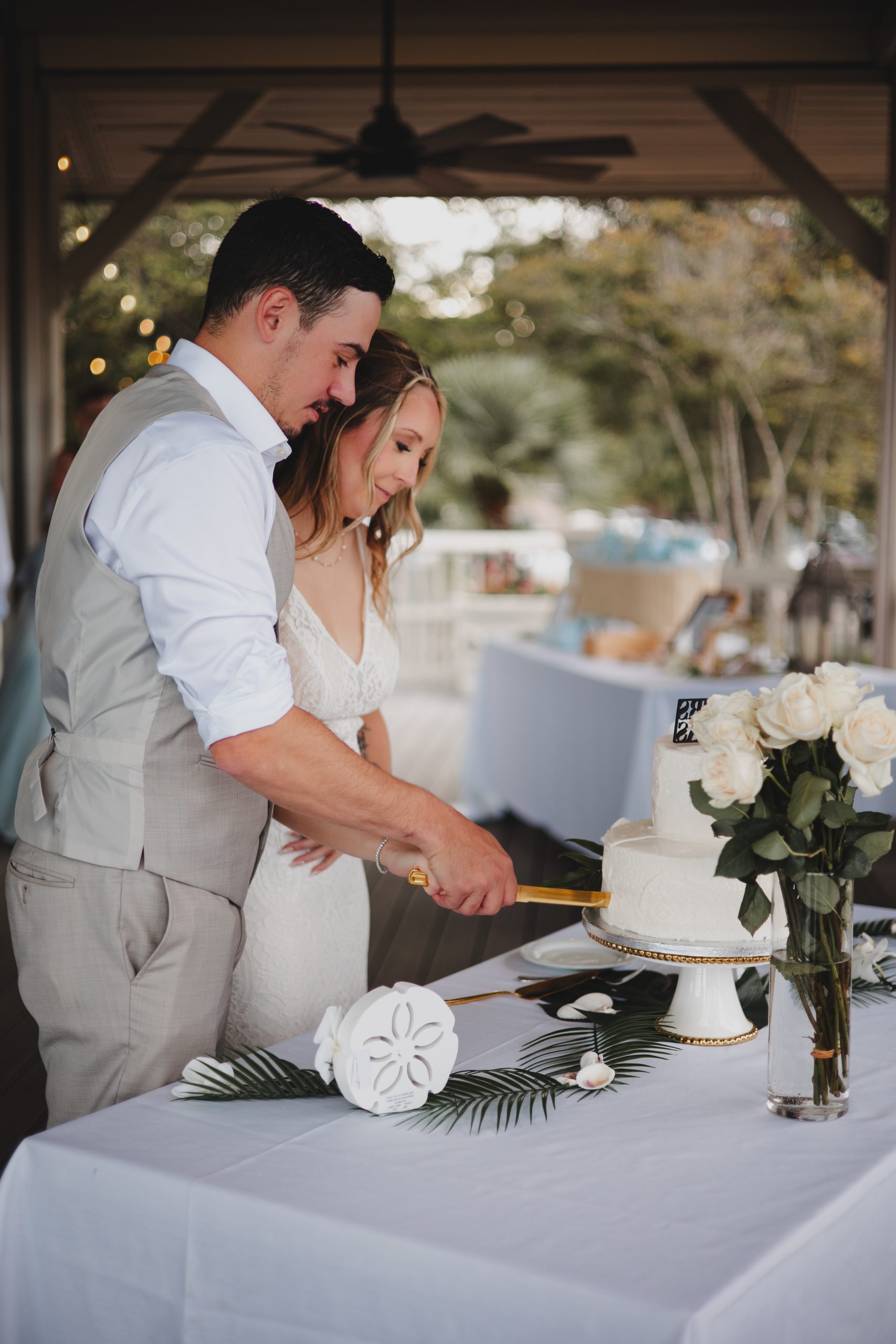 Myrtle Beach wedding couple cuts their cake. Myrtle Beach wedding photographer captures the moment.
